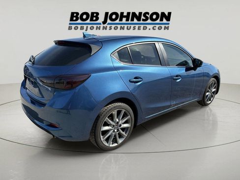 Used 2018 MAZDA MAZDA3 Touring FWD image 3