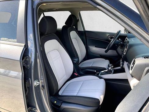 Used 2024 Hyundai Venue SEL image 9