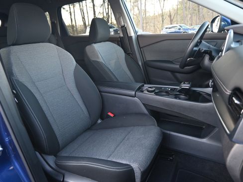 Used 2023 Nissan Rogue SV image 17