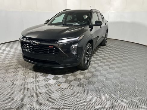Used 2024 Chevrolet Trax RS w/ Driver Confidence Package FWD image 4