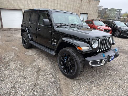 Used 2023 Jeep Wrangler Unlimited Sahara w/ Cold Weather Group AWD/4WD image 8