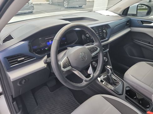 Used 2023 Volkswagen Taos SE w/ Panoramic Sunroof Package FWD image 18