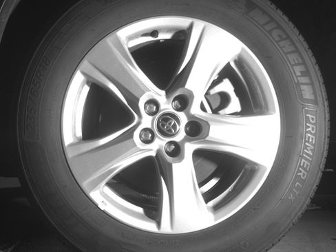 Used 2025 Toyota Highlander LE image 14