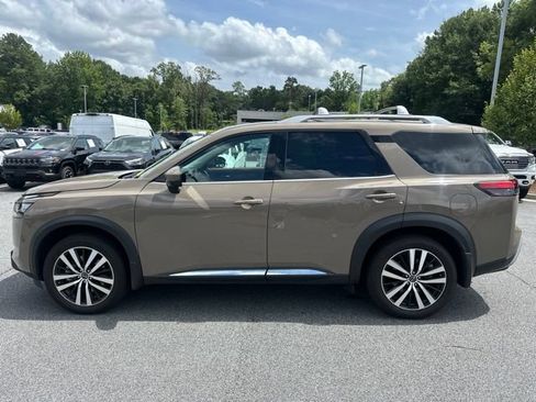 Used 2024 Nissan Pathfinder Platinum FWD image 6