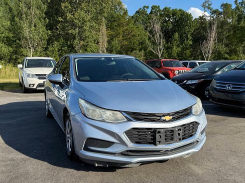 Used 2017 Chevrolet Cruze LS FWD image 1