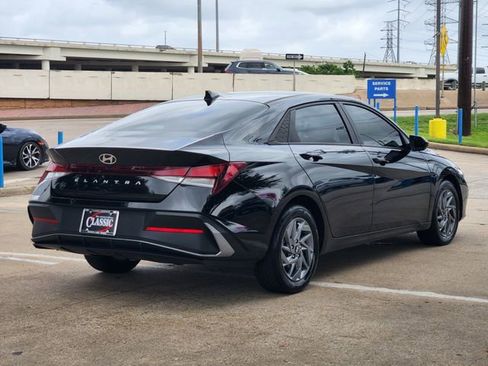 Used 2024 Hyundai Elantra SEL FWD image 7