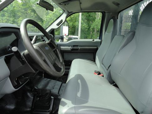 Used 2017 Ford F650 2WD Regular Cab Super Duty image 5