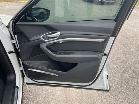 Used 2022 Audi e-tron Premium Plus w/ Premium Plus Package image 35
