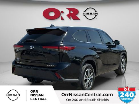 Used 2022 Toyota Highlander XLE AWD/4WD image 5