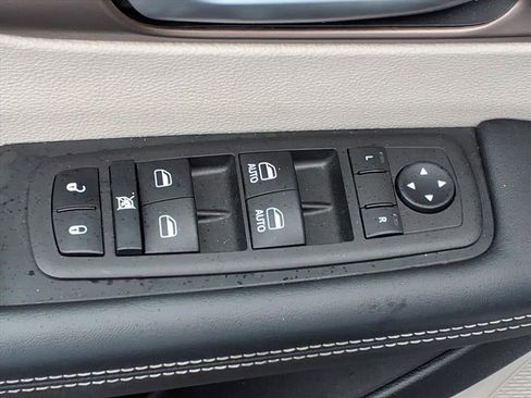 Used 2023 Chrysler Voyager LX image 14