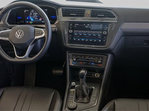Used 2022 Volkswagen Tiguan SE image 27