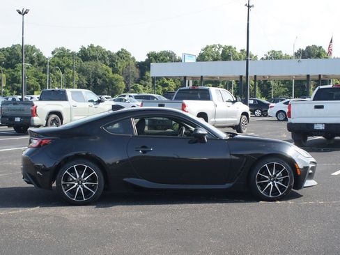 Used 2023 Toyota GR86 RWD image 18