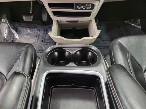 Used 2024 Chrysler Pacifica Touring-L image 17