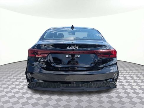 Used 2023 Kia Forte LXS w/ LXS Technology Package FWD image 3