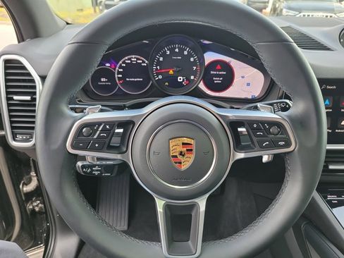 Certified 2023 Porsche Cayenne Platinum Edition image 28