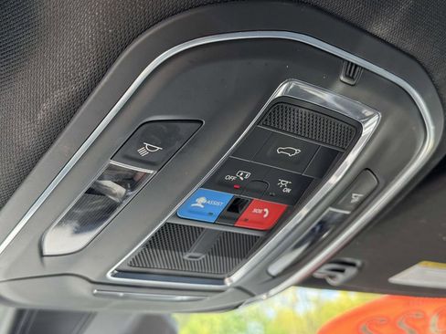 Used 2022 Jeep Wagoneer Series II AWD/4WD image 32
