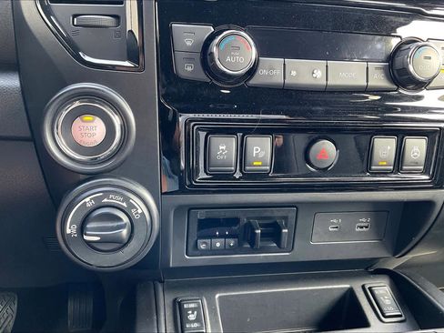 Used 2024 Nissan Titan PRO-4X w/ Pro-4x Convenience Package image 32