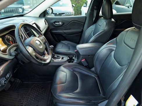 Used 2017 Jeep Cherokee Limited image 19