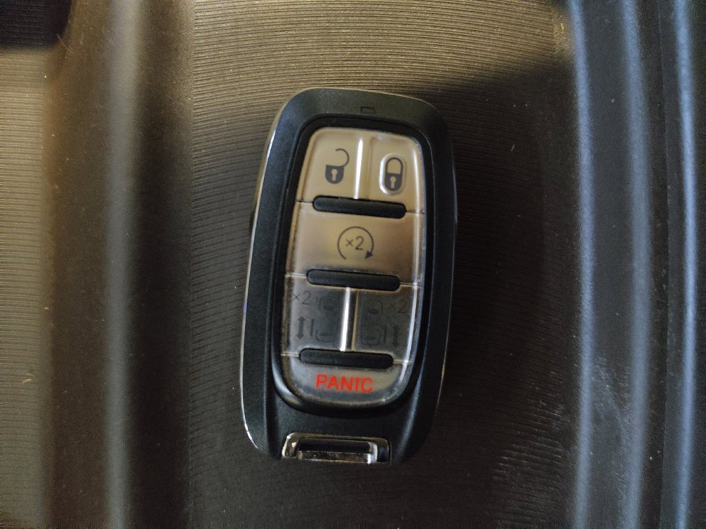 Used 2020 Chrysler Pacifica Touring-L FWD image 32