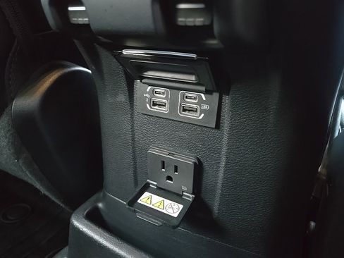 Used 2018 Jeep Wrangler Unlimited Sahara image 90