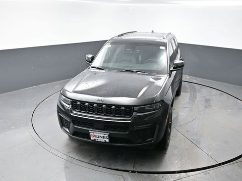 New 2026 Jeep Grand Cherokee Limited w/ Limited Altitude Package AWD/4WD image 32