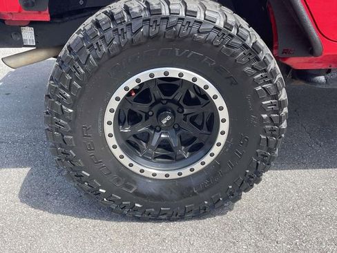 Used 2017 Jeep Wrangler Unlimited Sahara w/ Connectivity Group AWD/4WD image 8