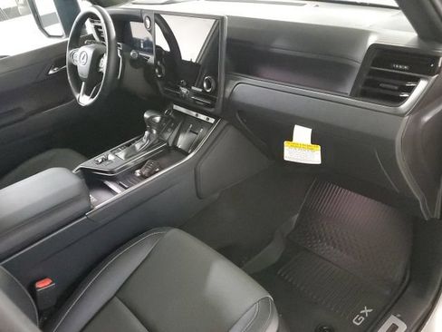 Used 2026 Lexus GX 550 w/ Cold Area Package AWD/4WD image 25