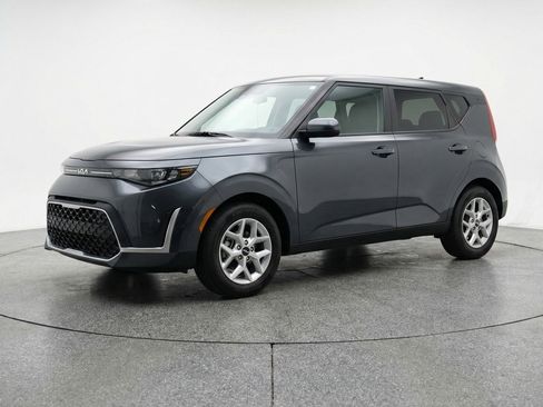 Used 2025 Kia Soul LX w/ LX Technology Package FWD image 3