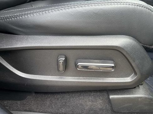 Certified 2025 Honda Pilot Touring image 21