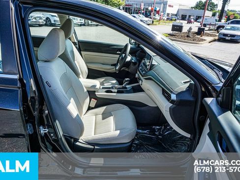 Used 2025 Nissan Altima 2.5 SV FWD image 22