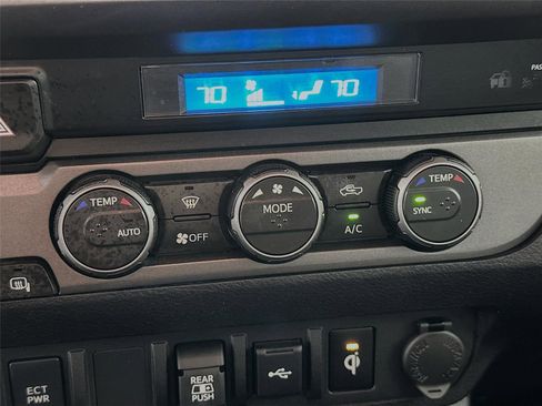 Used 2023 Toyota Tacoma TRD Off-Road image 9