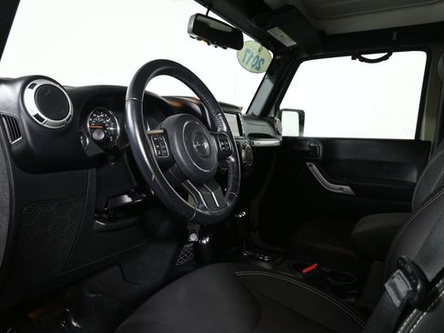 Used 2017 Jeep Wrangler Unlimited Sahara w/ Connectivity Group image 14