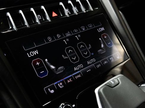 Used 2021 Lamborghini Urus AWD/4WD image 45