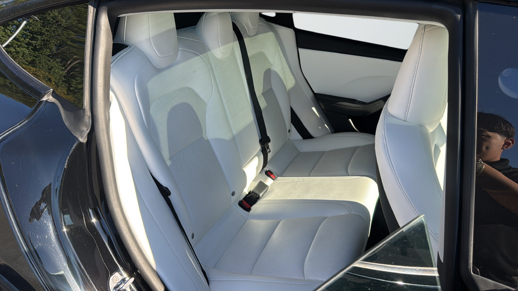 Used 2025 Tesla Model 3 Long Range RWD image 18