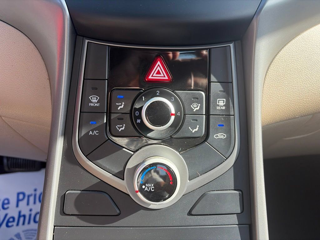 Used 2015 Hyundai Elantra SE w/ Option Group 02 FWD image 12