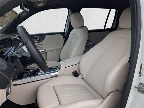 Used 2025 Mercedes-Benz GLB 250 4MATIC image 4