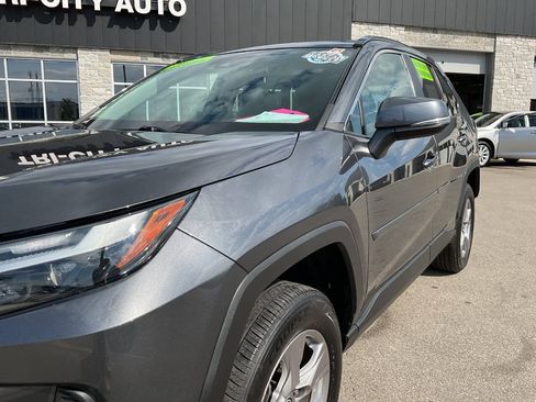 Used 2022 Toyota RAV4 XLE w/ Convenience Package AWD/4WD image 2