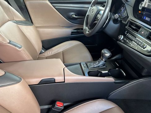 Certified 2025 Lexus ES 350 w/ Accessory Package (Z2) FWD image 19