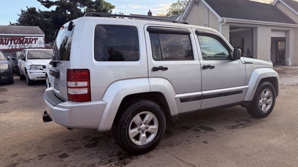 Used 2010 Jeep Liberty Sport w/ Popular Equipment Group AWD/4WD image 4