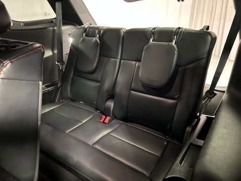 Used 2025 Ford Explorer ST-Line w/ ST-Line Street Pack image 24