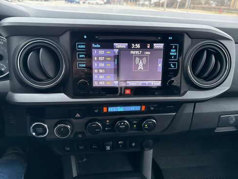 Used 2019 Toyota Tacoma TRD Off-Road image 21