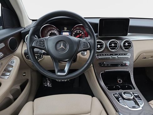 Used 2018 Mercedes-Benz GLC 300 4MATIC image 23