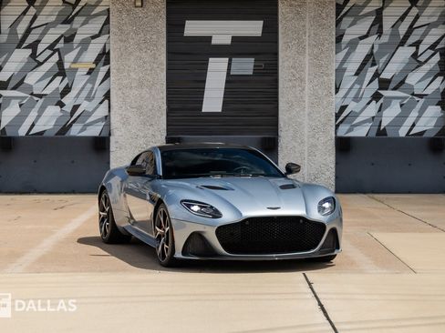 Used 2019 Aston Martin DBS Superleggera RWD image 2
