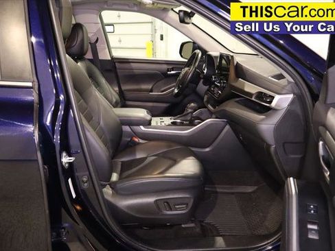 Used 2023 Toyota Highlander XLE FWD image 31