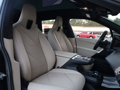 Used 2022 BMW iX xDrive50 w/ Premium Package image 23