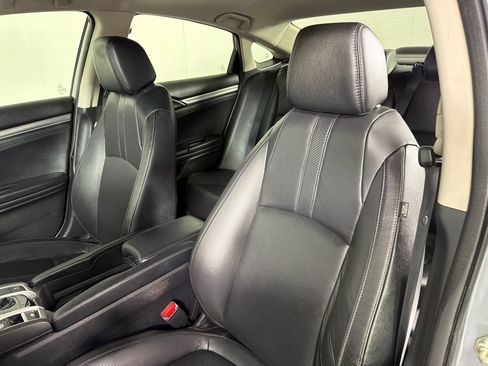 Used 2017 Honda Civic Touring image 12