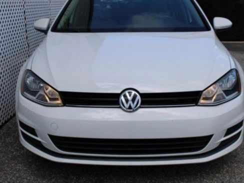 Used 2017 Volkswagen Golf S image 6