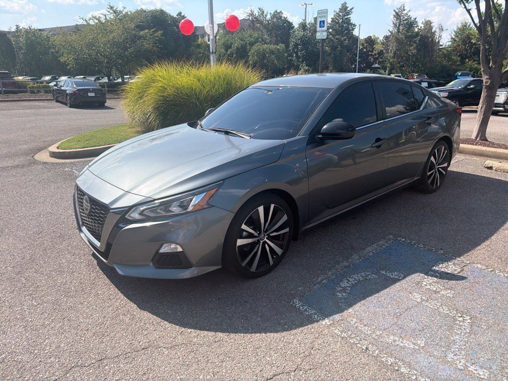 Certified 2021 Nissan Altima 2.5 SR FWD image 2