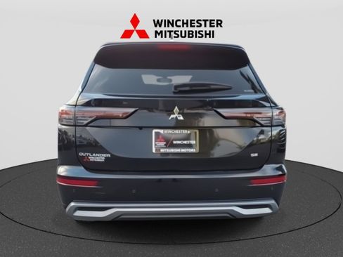 New 2025 Mitsubishi Outlander SE image 6