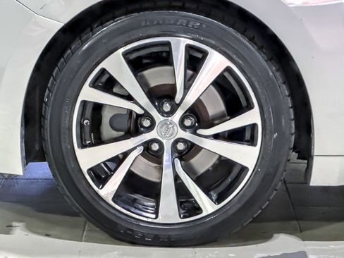 Used 2018 Nissan Maxima 3.5 SL image 11